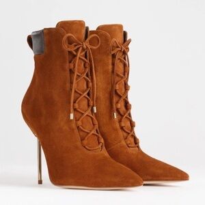 Good American Scandal Booties in Tobacco Brown Suede size 5.5